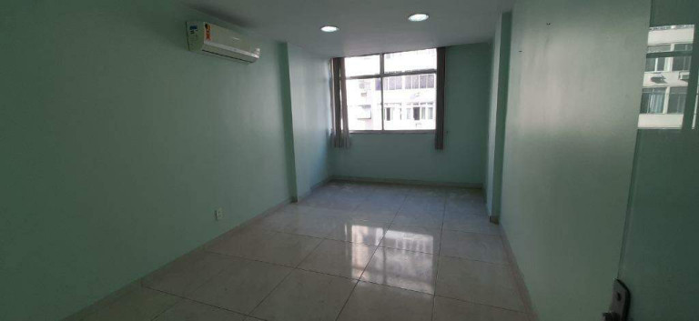 Sala Comercial à Venda, 34 m² em Copacabana - Rio De Janeiro