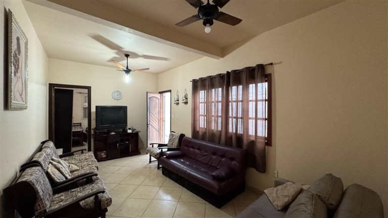 Imagem Casa com 2 Quartos à Venda, 10 m² em Maracanã - Praia Grande Imagem Casa com 2 Quartos à Venda, 10 m² em Maracanã - Praia Grande