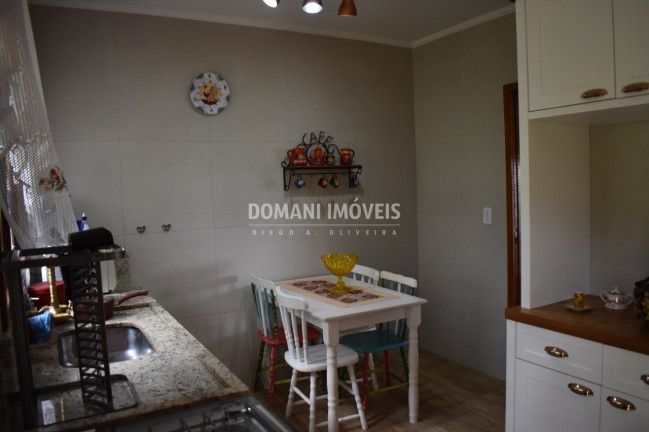 Imagem Casa com 4 Quartos à Venda, 121 m² em Região Do Vale Encantado - Campos Do Jordão