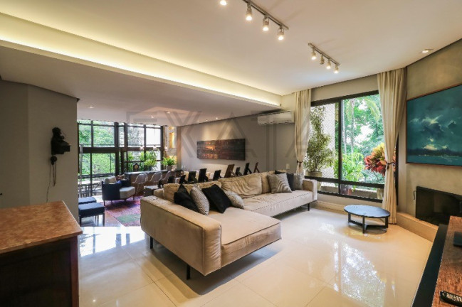 Imóvel com 4 Quartos à Venda, 234 m² em Real Parque - São Paulo