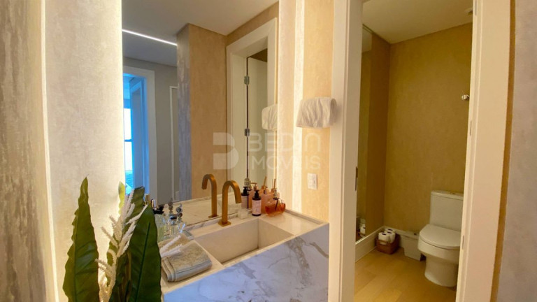 Imagem Apartamento com 4 Quartos à Venda, 243 m² em Centro - Balneário Camboriú Imagem Apartamento com 4 Quartos à Venda, 243 m² em Centro - Balneário Camboriú