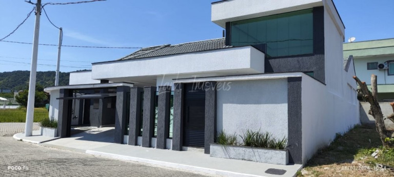 Imagem Casa com 3 Quartos à Venda, 300 m² em Santa Cruz - Rio De Janeiro