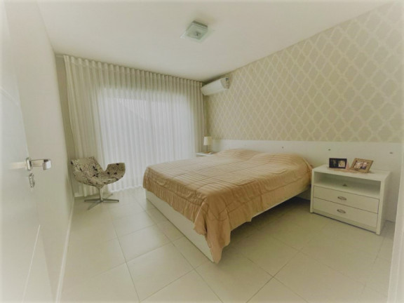 Imagem Casa com 3 Quartos à Venda, 387 m²
