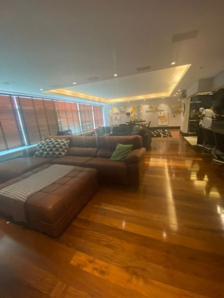 Imagem Imóvel com 3 Quartos à Venda, 280 m² em Copacabana - Rio De Janeiro Imagem Imóvel com 3 Quartos à Venda, 280 m² em Copacabana - Rio De Janeiro