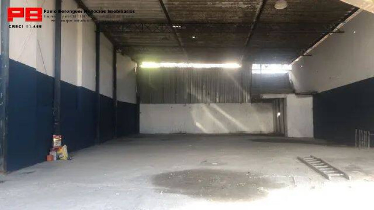 Galpão para Alugar, 210 m² em Jardim Itacolomi - São Paulo