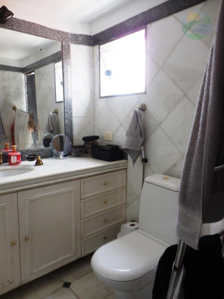 Imagem Casa com 5 Quartos à Venda, 300 m²