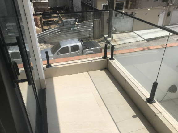Imagem Casa com 3 Quartos à Venda, 200 m² em Novo Aleixo - Manaus Imagem Casa com 3 Quartos à Venda, 200 m² em Novo Aleixo - Manaus