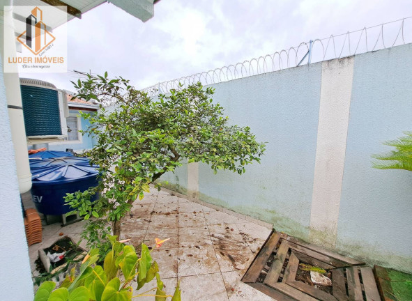 Imagem Casa com 3 Quartos à Venda, 180 m² em Fazendinha - Curitiba