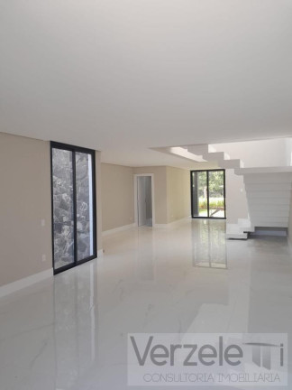 Imagem Casa com 2 Quartos à Venda, 182 m² em São Francisco De Assis - Camboriú Imagem Casa com 2 Quartos à Venda, 182 m² em São Francisco De Assis - Camboriú