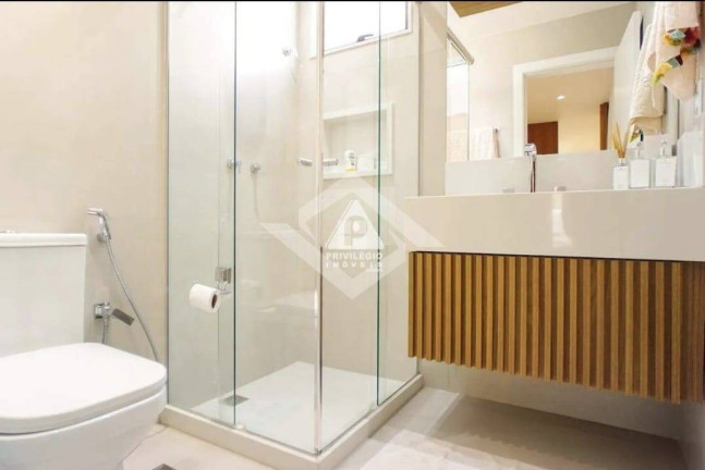 Imagem Casa com 6 Quartos à Venda, 320 m² em Barra Da Tijuca - Rio De Janeiro Imagem Casa com 6 Quartos à Venda, 320 m² em Barra Da Tijuca - Rio De Janeiro