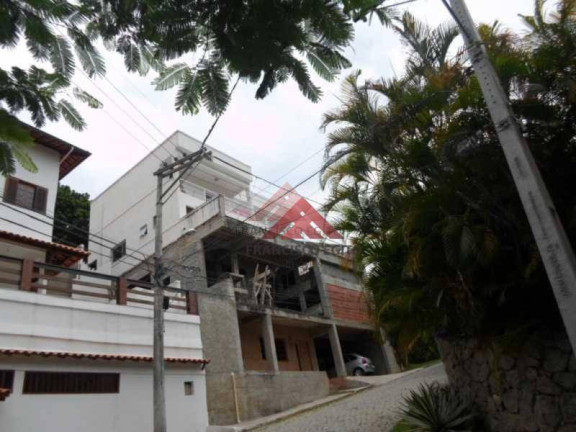 Casa com 2 Quartos à Venda, 300 m² em Badu - Niterói