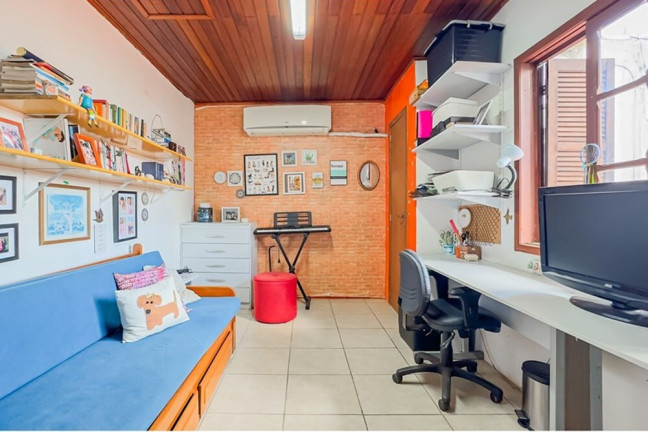 Imagem Casa com 2 Quartos à Venda, 200 m² em Santa Maria Goretti - Porto Alegre Imagem Casa com 2 Quartos à Venda, 200 m² em Santa Maria Goretti - Porto Alegre