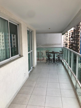 Imagem Imóvel com 4 Quartos à Venda, 144 m² em Icaraí - Niterói Imagem Imóvel com 4 Quartos à Venda, 144 m² em Icaraí - Niterói