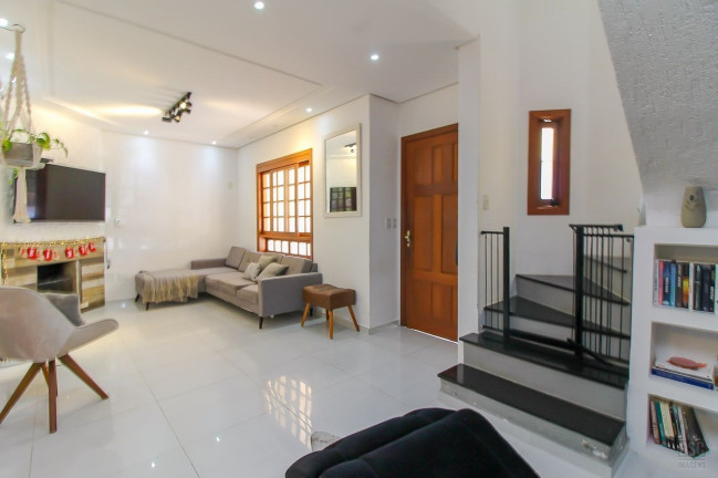 Imagem Casa com 3 Quartos à Venda, 210 m² em Hípica - Porto Alegre Imagem Casa com 3 Quartos à Venda, 210 m² em Hípica - Porto Alegre