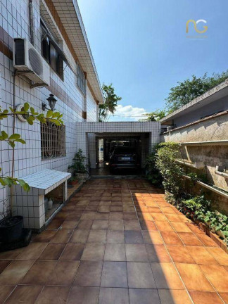 Imagem Sobrado com 3 Quartos à Venda, 208 m² em Vila Cascatinha - São Vicente