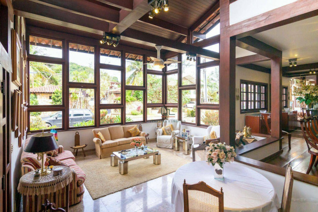 Casa com 4 Quartos à Venda, 450 m² em Piratininga - Niterói
