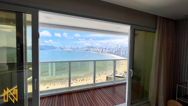 Imagem Apartamento com 3 Quartos à Venda, 182 m² em Pioneiros - Balneário Camboriú Imagem Apartamento com 3 Quartos à Venda, 182 m² em Pioneiros - Balneário Camboriú