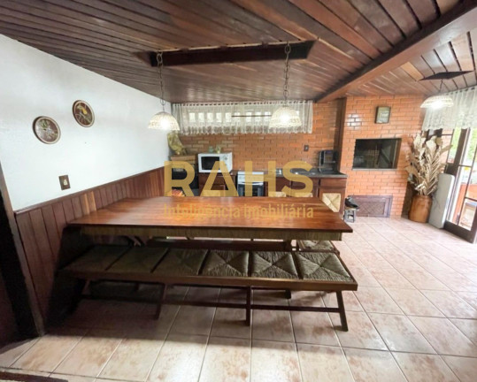 Imagem Casa com 3 Quartos à Venda, 255 m² em Saguaçu - Joinville Imagem Casa com 3 Quartos à Venda, 255 m² em Saguaçu - Joinville