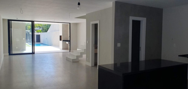 Imagem Casa com 4 Quartos à Venda, 320 m² em Barra Da Tijuca - Rio De Janeiro Imagem Casa com 4 Quartos à Venda, 320 m² em Barra Da Tijuca - Rio De Janeiro