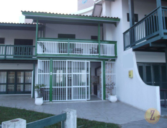 Imagem Sobrado com 3 Quartos para Temporada, em Bombas - Bombinhas Imagem Sobrado com 3 Quartos para Temporada, em Bombas - Bombinhas