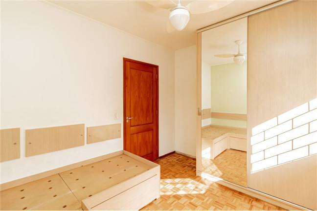 Imagem Casa com 4 Quartos à Venda, em Jardim Itu - Porto Alegre Imagem Casa com 4 Quartos à Venda, em Jardim Itu - Porto Alegre