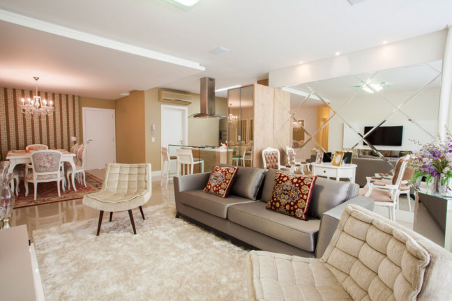 Imagem Imóvel com 4 Quartos à Venda, 269 m² em Centro - Balneário Camboriú Imagem Imóvel com 4 Quartos à Venda, 269 m² em Centro - Balneário Camboriú