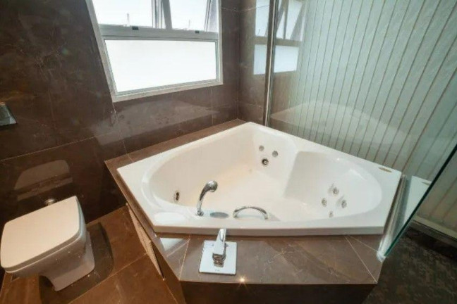Imagem Casa com 4 Quartos à Venda, 615 m² em Campo Comprido - Curitiba Imagem Casa com 4 Quartos à Venda, 615 m² em Campo Comprido - Curitiba
