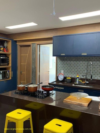 Imagem Casa com 4 Quartos à Venda, 300 m² em Recreio Ipitanga - Lauro De Freitas Imagem Casa com 4 Quartos à Venda, 300 m² em Recreio Ipitanga - Lauro De Freitas