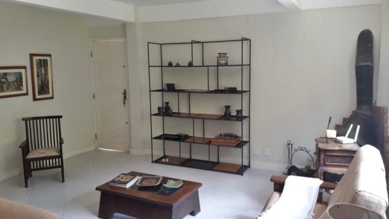 Imagem Casa com 5 Quartos à Venda, 500 m² em Pessegueiros - Teresópolis