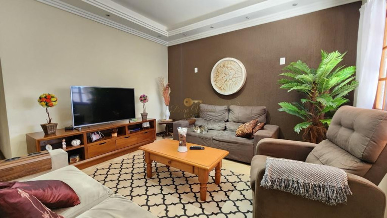 Imagem Casa com 4 Quartos à Venda, 152 m² em Fazendinha - Teresópolis