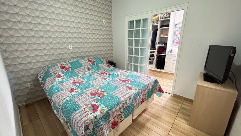 Imagem Casa com 3 Quartos à Venda, 370 m² em Marapé - Santos