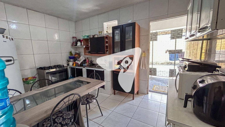 Imagem Casa com 3 Quartos à Venda, 330 m² em José Bonifácio - Fortaleza