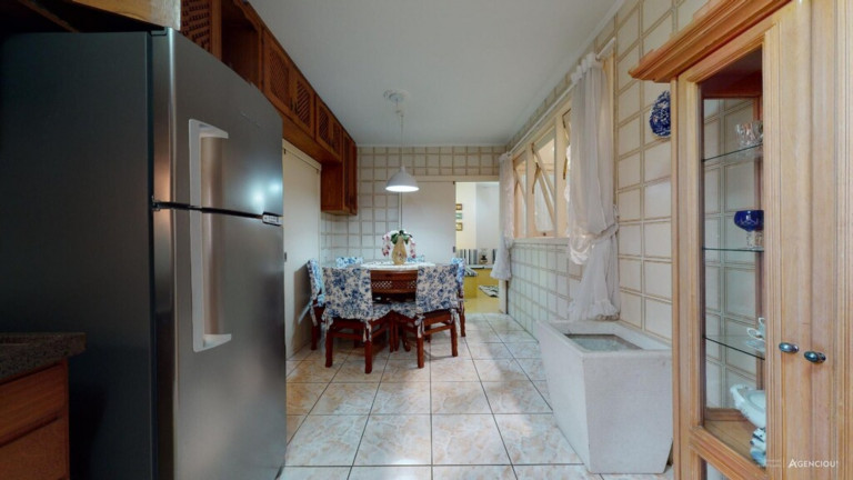 Imagem Imóvel com 3 Quartos à Venda, 244 m² em Glória - Porto Alegre Imagem Imóvel com 3 Quartos à Venda, 244 m² em Glória - Porto Alegre