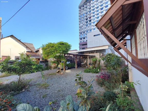 Imagem Casa com 5 Quartos à Venda, 244 m² em Centro - Joinville