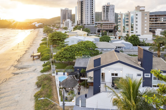 Imagem Casa com 7 Quartos à Venda, 360 m² em Balneário Perequê - Porto Belo Imagem Casa com 7 Quartos à Venda, 360 m² em Balneário Perequê - Porto Belo