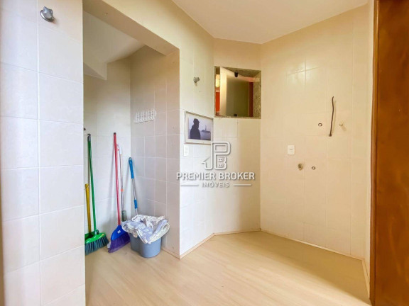 Imagem Casa com 3 Quartos à Venda, 300 m² em Albuquerque - Teresópolis Imagem Casa com 3 Quartos à Venda, 300 m² em Albuquerque - Teresópolis