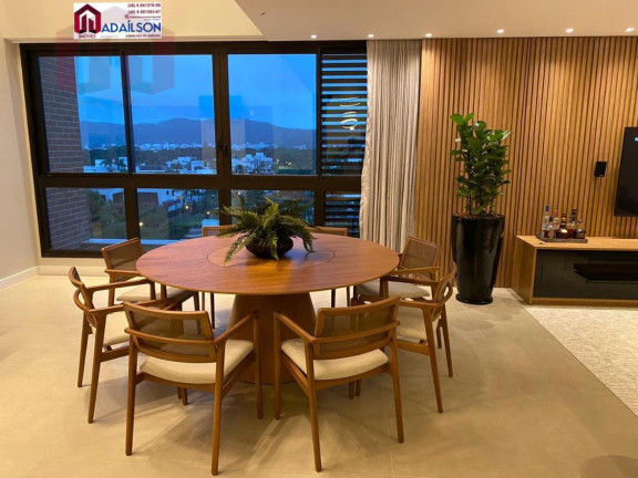 Imagem Imóvel com 3 Quartos à Venda, 234 m² Imagem Imóvel com 3 Quartos à Venda, 234 m²