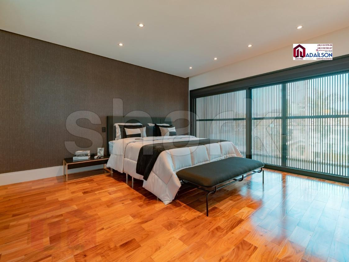 Imagem Imóvel com 6 Quartos à Venda, 900 m²