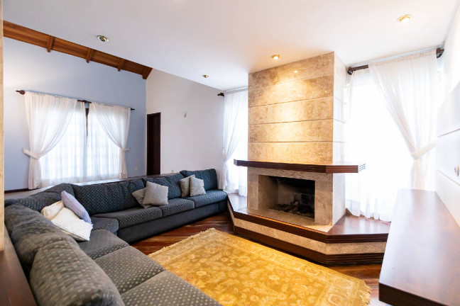 Imagem Casa com 5 Quartos à Venda, 298 m² em Santa Cândida - Curitiba Imagem Casa com 5 Quartos à Venda, 298 m² em Santa Cândida - Curitiba