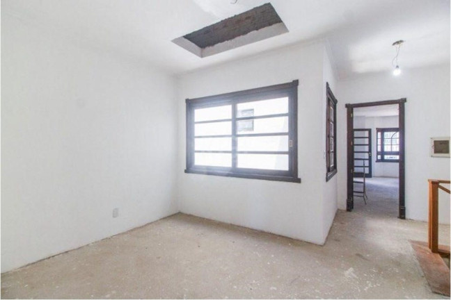 Imagem Casa com 4 Quartos à Venda, 297 m² em Jardim Itu - Porto Alegre Imagem Casa com 4 Quartos à Venda, 297 m² em Jardim Itu - Porto Alegre
