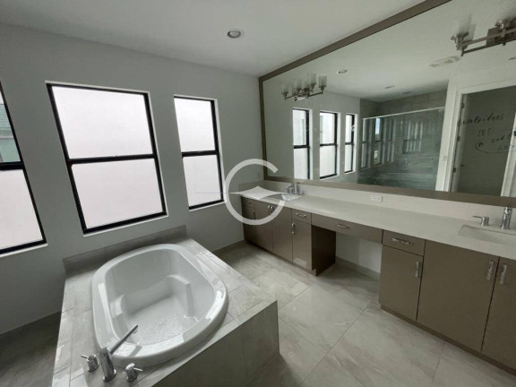 Imagem Casa com 4 Quartos à Venda, 380 m² em São Paulo Imagem Casa com 4 Quartos à Venda, 380 m² em São Paulo