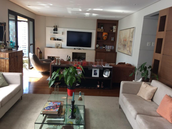 Apartamento com 4 Quartos à Venda, 210 m² em Moema - São Paulo