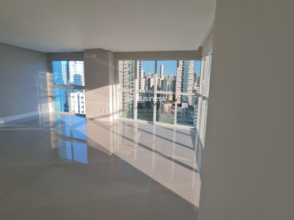 Imagem Imóvel com 4 Quartos à Venda, 140 m² em Centro - Balneário Camboriú
