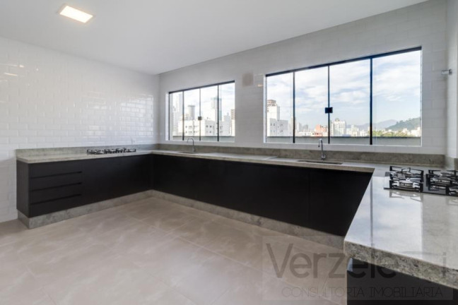 Imagem Apartamento com 2 Quartos à Venda, 76 m² em Nações - Balneário Camboriú