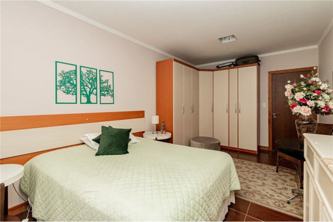 Imagem Imóvel com 3 Quartos à Venda,  em Vila Ipiranga - Porto Alegre