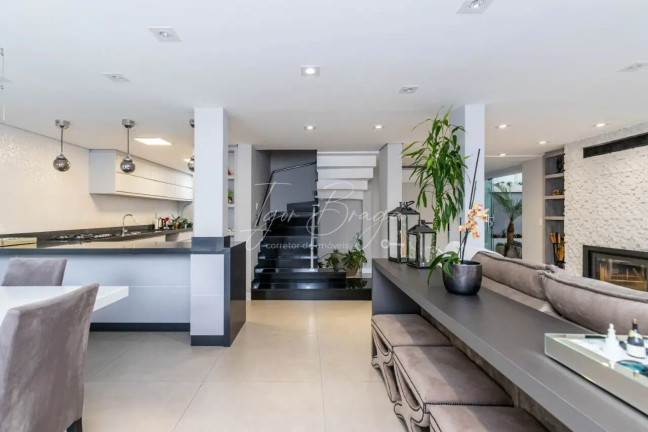 Sobrado com 3 Quartos à Venda, 240 m² em Atuba - Curitiba