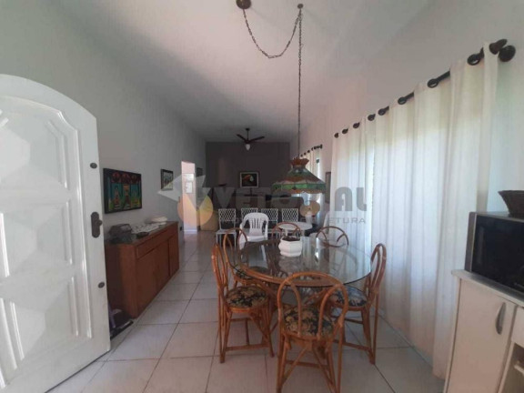 Imagem Casa com 4 Quartos à Venda, 147 m²