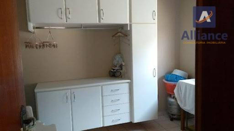Imagem Casa com 3 Quartos à Venda, 190 m² em Santo Antônio - Louveira