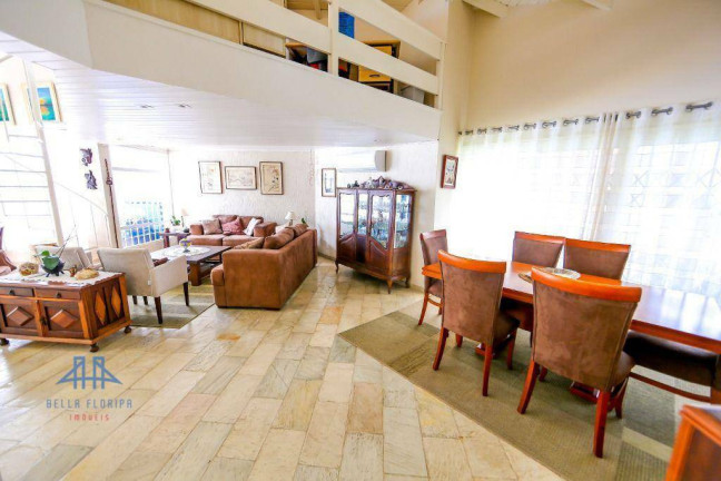 Imagem Casa com 4 Quartos à Venda, 370 m² em Trindade - Florianópolis Imagem Casa com 4 Quartos à Venda, 370 m² em Trindade - Florianópolis