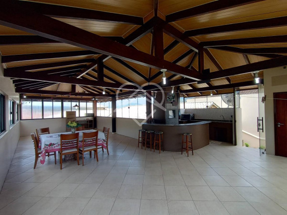 Imagem Casa com 3 Quartos à Venda, 375 m²